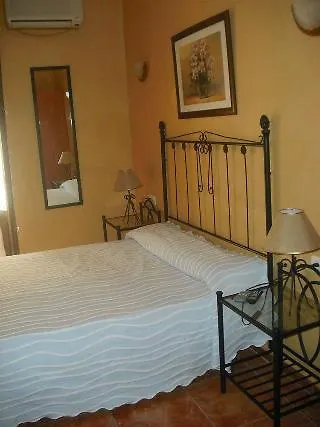 Montes Hotel 2*